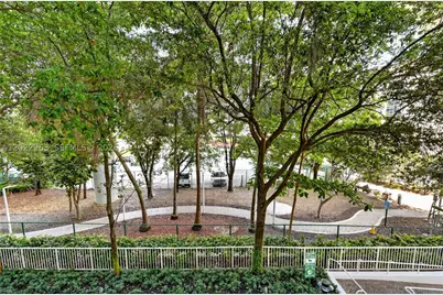 31 SE 5th #203, Miami, FL 33131 - Photo 30