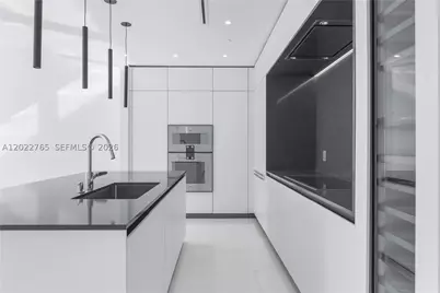 300 Biscayne Blvd #1802, Miami, FL 33131 - Photo 12