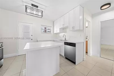 1300 Lincoln #D204, Miami Beach, FL 33139 - Photo 4
