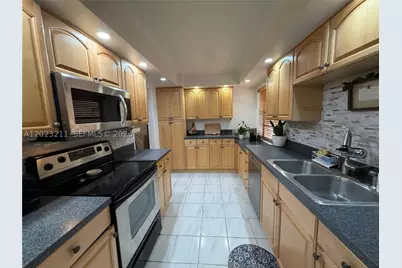 450 Commodore #306, Plantation, FL 33325 - Photo 12