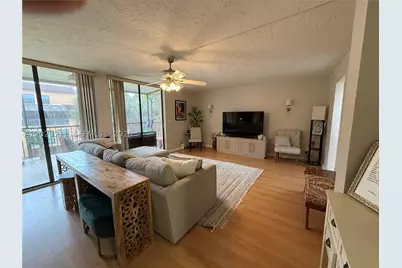 450 Commodore #306, Plantation, FL 33325 - Photo 2