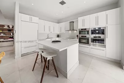 900 Brickell Key #1801, Miami, FL 33131 - Photo 12