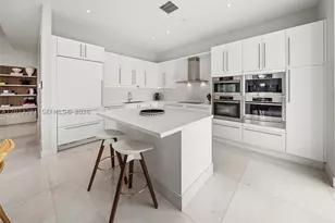 900 Brickell Key, Miami, FL 33131 - Photo 12
