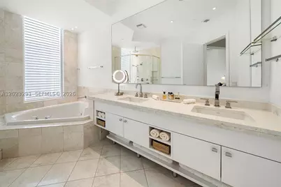 900 Brickell Key #1801, Miami, FL 33131 - Photo 20