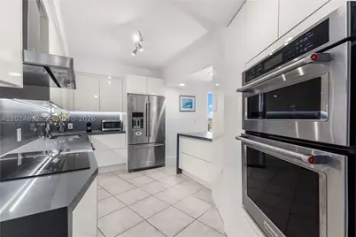 20281 E Country Club #510, Aventura, FL 33180 - Photo 6