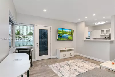 4201 Indian Creek #6, Miami Beach, FL 33140 - Photo 2