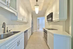 848 Brickell Key, Miami, FL 33131 - Photo 24