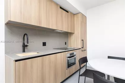 121 NE 5th #510, Miami, FL 33132 - Photo 2