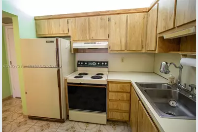 5621 SW 2nd #101, Margate, FL 33068 - Photo 6