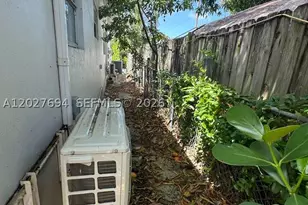 685 SW 7th, Dania Beach, FL 33004 - Photo 2