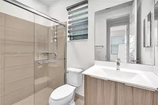 10250 NW 76th, Doral, FL 33178 - Photo 18