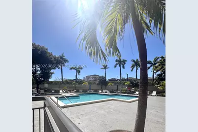 8290 Lake #506, Doral, FL 33166 - Photo 10