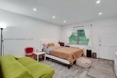911 Meridian #104, Miami Beach, FL 33139 - Photo 2