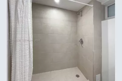 1670 Bay #2D, Miami Beach, FL 33139 - Photo 12
