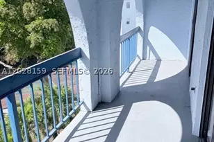 9460 Fontainebleau, Miami, FL 33172 - Photo 30