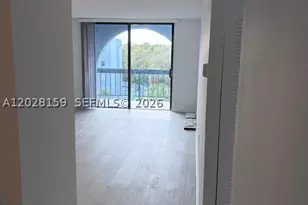 9460 Fontainebleau, Miami, FL 33172 - Photo 10