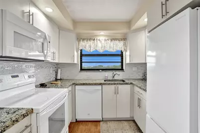 901 Colony Point #501, Pembroke Pines, FL 33026 - Photo 6