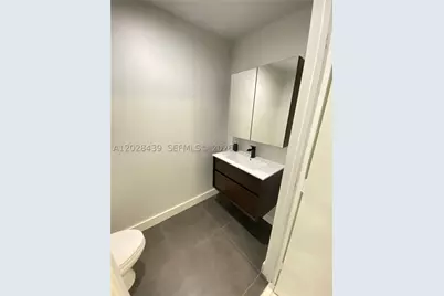 60 SW 13th #2212, Miami, FL 33130 - Photo 4