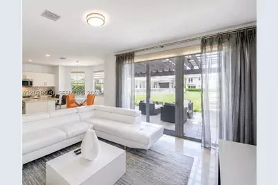 10555 NW 69th, Doral, FL 33178 - Photo 18