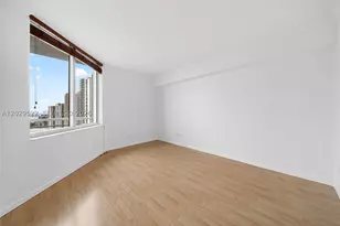 325 S Biscayne, Miami, FL 33131 - Photo 14