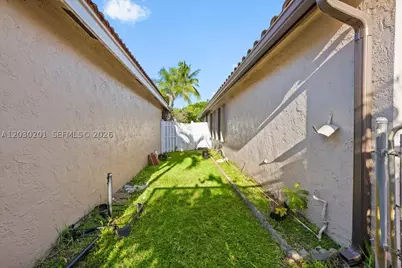 2010 NW 182nd, Pembroke Pines, FL 33029 - Photo 42