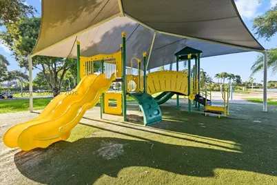 2010 NW 182nd, Pembroke Pines, FL 33029 - Photo 14