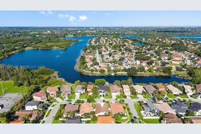 2010 NW 182nd, Pembroke Pines, FL 33029 - Photo 4