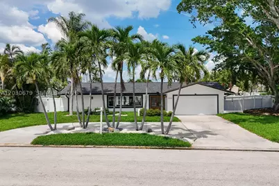 7905 9th Ave S, Gulfport, FL 33707 - Photo 1