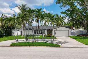 7905 9th Ave S, Gulfport, FL 33707 - Photo 1