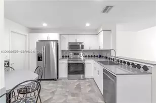 1393 Barcelona, Weston, FL 33327 - Photo 6