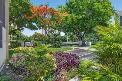 20300 W Country Club #106-3, Aventura, FL 33180 - Photo 30