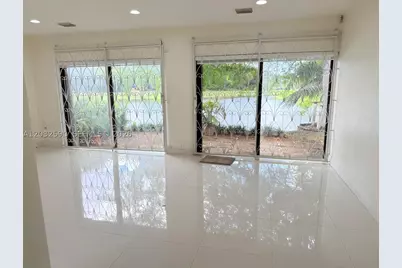 18801 Oakland Hills, Hialeah, FL 33015 - Photo 8