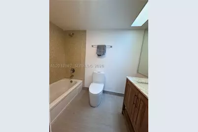 575 Oaks #1008, Pompano Beach, FL 33069 - Photo 8