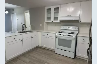 7832 Collins #406, Miami Beach, FL 33141 - Photo 12