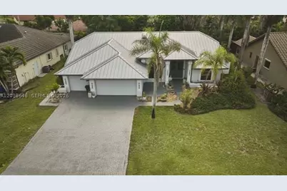28505 Sombrero, Bonita Springs, FL 34135 - Photo 4