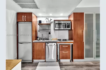 1052 Ocean #C203, Miami Beach, FL 33139 - Photo 8