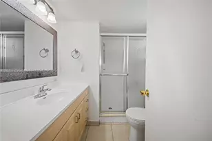 8951 Sunrise Lakes, Sunrise, FL 33322 - Photo 14