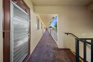 8951 Sunrise Lakes, Sunrise, FL 33322 - Photo 18