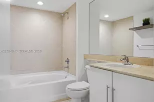 325 S Biscayne, Miami, FL 33131 - Photo 24