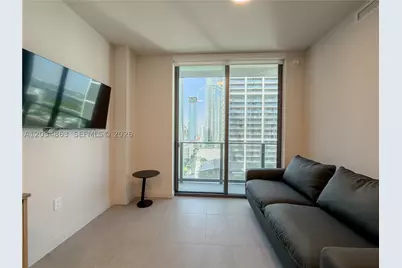 121 NE 5th #2211, Miami, FL 33132 - Photo 2