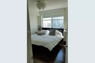 31 SE 5th #2205, Miami, FL 33131 - Photo 10