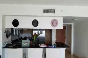 31 SE 5th, Miami, FL 33131 - Photo 8