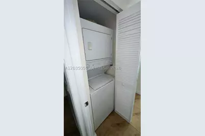 41 SE 5th #1104, Miami, FL 33131 - Photo 14