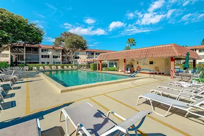 9410 N Hollybrook Lake #11-109, Pembroke Pines, FL 33025 - Photo 24