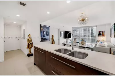 475 Brickell #3214, Miami, FL 33131 - Photo 6