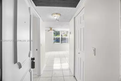 9480 Tangerine #101, Davie, FL 33324 - Photo 4