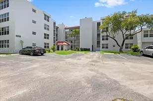 9441 Evergreen, Davie, FL 33324 - Photo 1