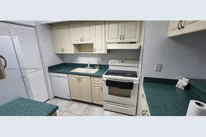931 NE 199th #202-22, Miami, FL 33179 - Photo 4
