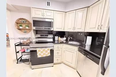 5225 Collins #914, Miami Beach, FL 33140 - Photo 16