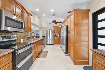 2531 NE 195th, Miami, FL 33180 - Photo 32